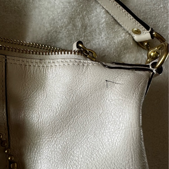 Beautiful white Coach bag - Picture 3 of 15